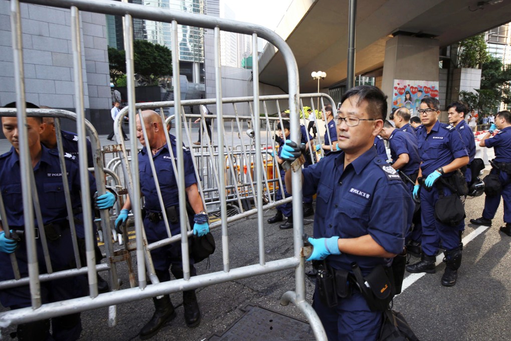 Police carry barriers away in Admiralty. Photo: SCMP Pictures