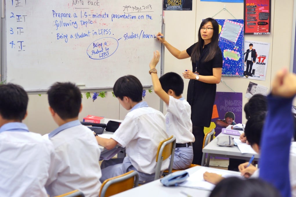 A teacher leads an English class with teaching methods that encourage students' participation. Photo: Thomas Yau