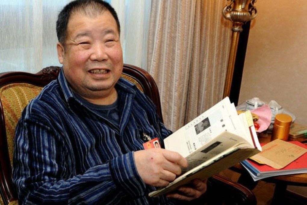 Ling Jiefang, who goes by the pen name Er Yuehe, is the author of several popular biographies on Qing-dynasty emperors.