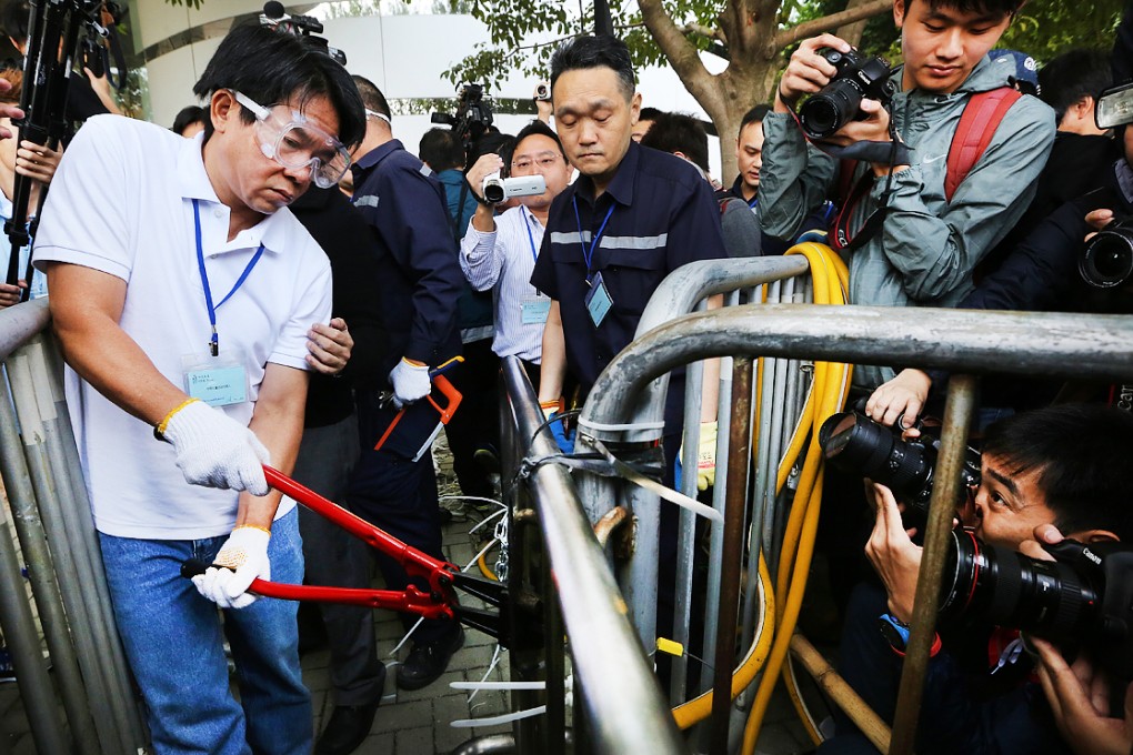 Bailiffs cleared most barricades at the Citic Tower in Admiralty without police help. Photo: Sam Tsang