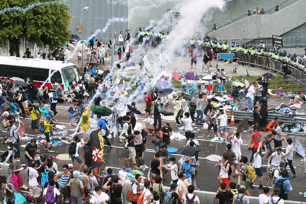 The police fire tear gas to protesters at Connaught Road Central in Admiralty. Photo: K.Y. Cheng