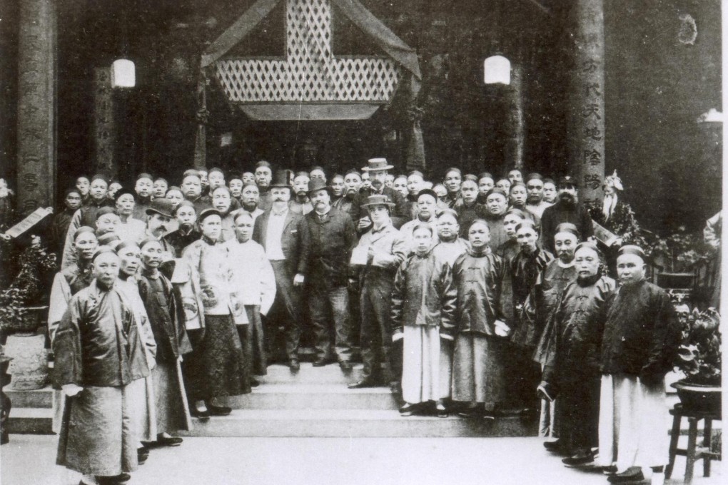 British officials meet Tung Wah and Po Leung Kuk representatives in 1900.