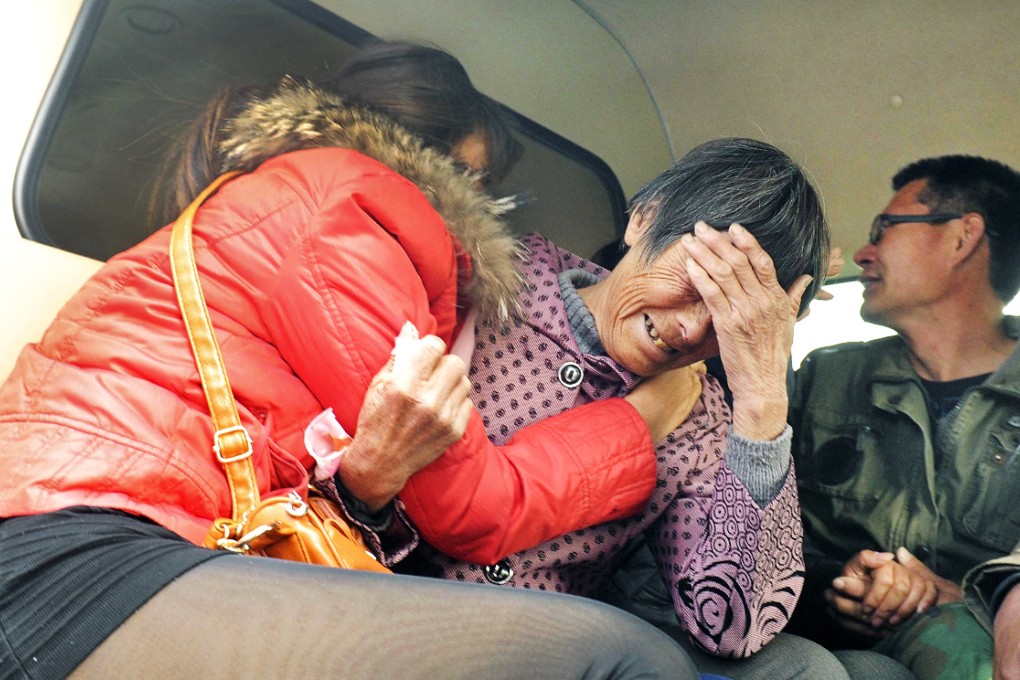 Relatives mourn children killed when their school minibus collided with a truck in Penglai. Photo: Reuters