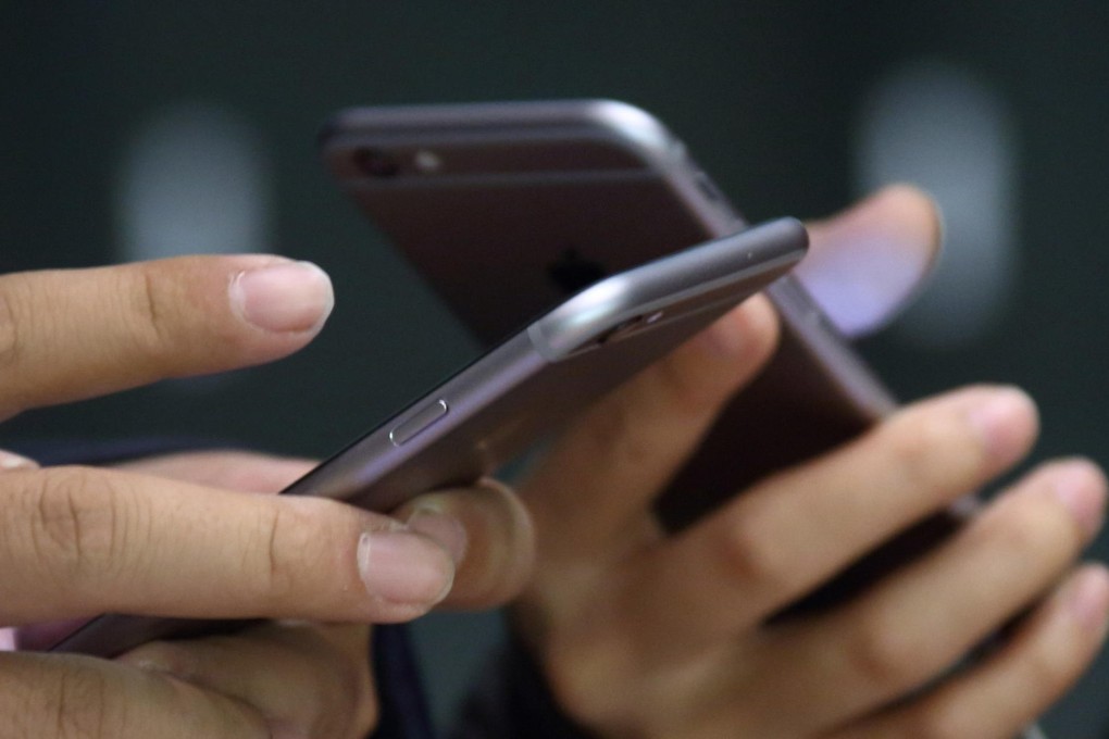 China Mobile saw its first decline in 3G users last month as more customers switched to the faster 4G network. Photo: Bloomberg