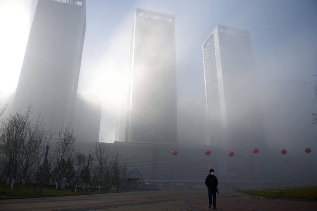 A man in a mask walks in smoggy Shenyang, Liaoning province, where the pollution index was a hazardous 303 last night. Photo: Xinhua