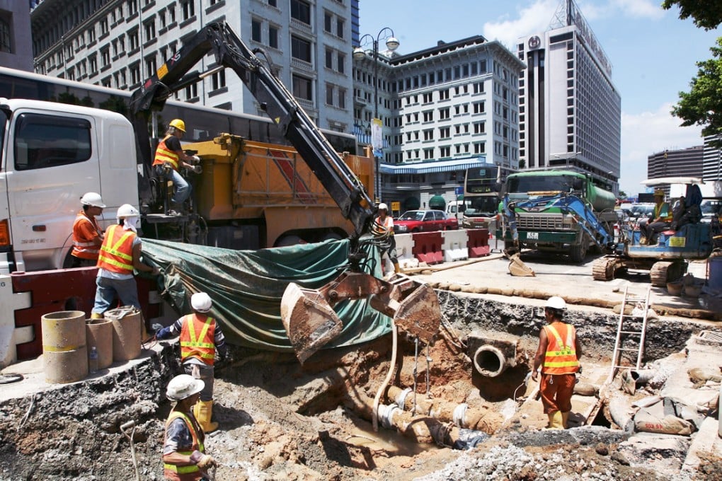 Workers repair a section of Salisbury Road in Tsim Sha Tsui believed to have collapsed because of rail-tunnelling work in 2007. Experts call for higher underground survey standards. Photo: Dickson Lee