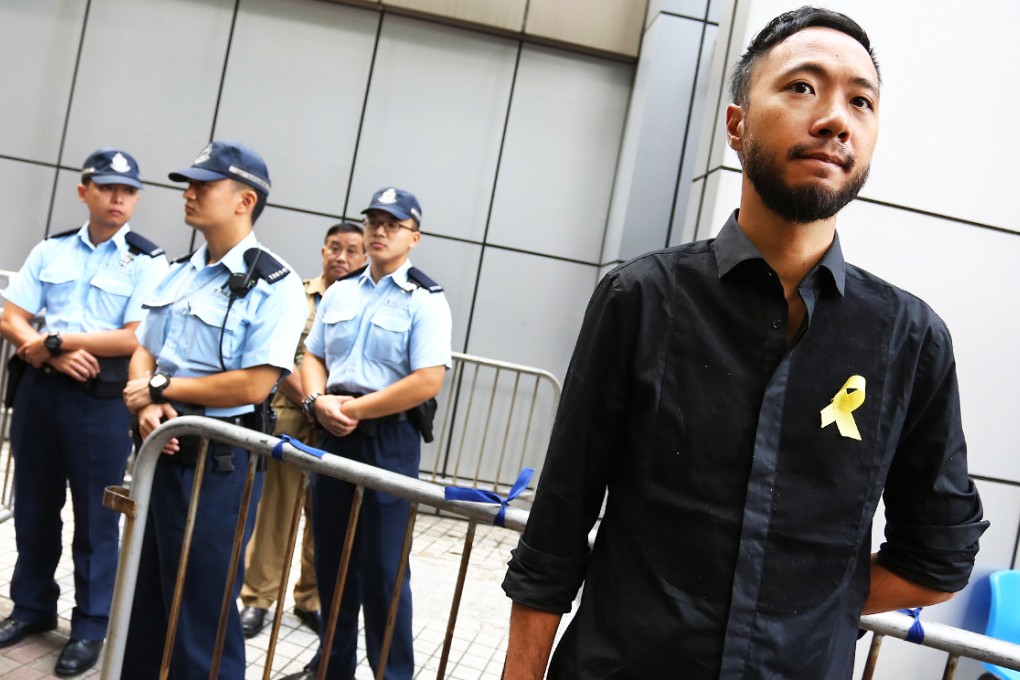 Ken Tsang Kin-chiu speaks to the press outside the police headquarters in Wan Chai. Photo: Jonathan Wong