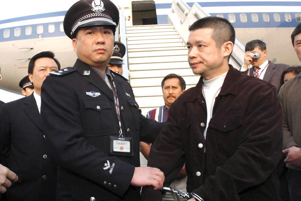 Yu Zhendong (right) voluntarily returned to China. Photo: AP
