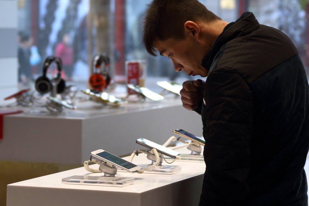 The mainland has 1.282 billion subscribers on all mobile networks and 177 million internet users in the rural areas. Photo: Bloomberg