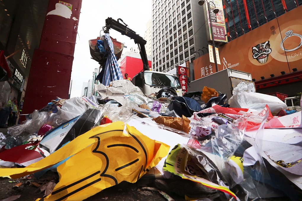 The clean-up begins after protesters were moved from Nathan Road. Photo: K.Y. Cheng