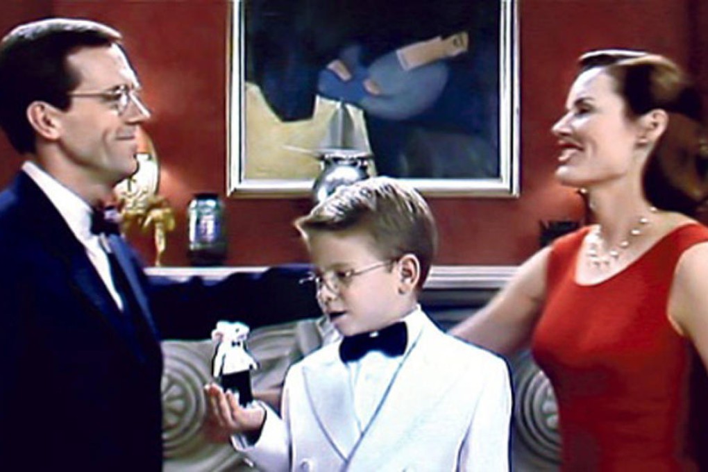 Gergely Barki saw Robert Bereny's missing picture hanging in the background as he watched the movie Stuart Little with his daughter.