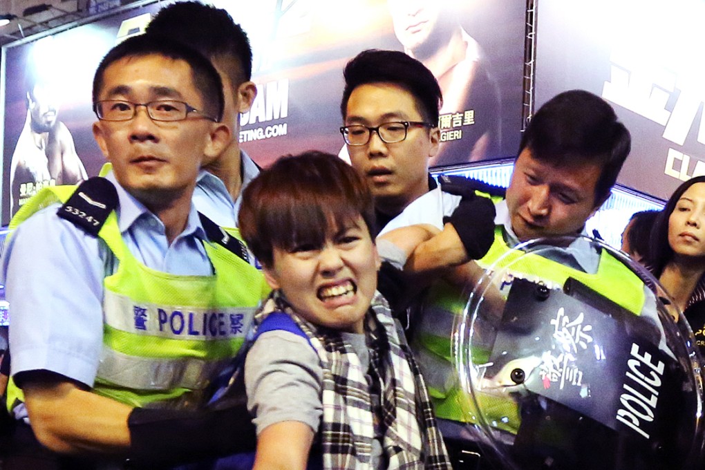 Police officers clash with pro-democracy protesters during clearance operation in Mong Kok occupied site. Photo: Sam Tsang