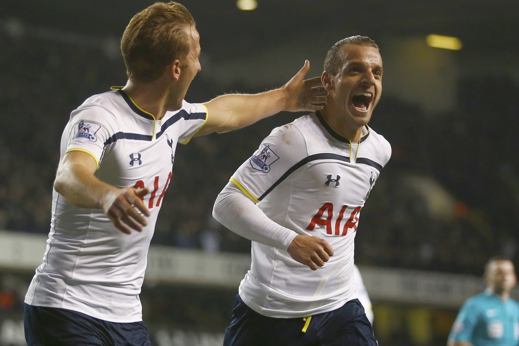 Roberto Soldado celebrates with Harry Kane. Photo: Reuters