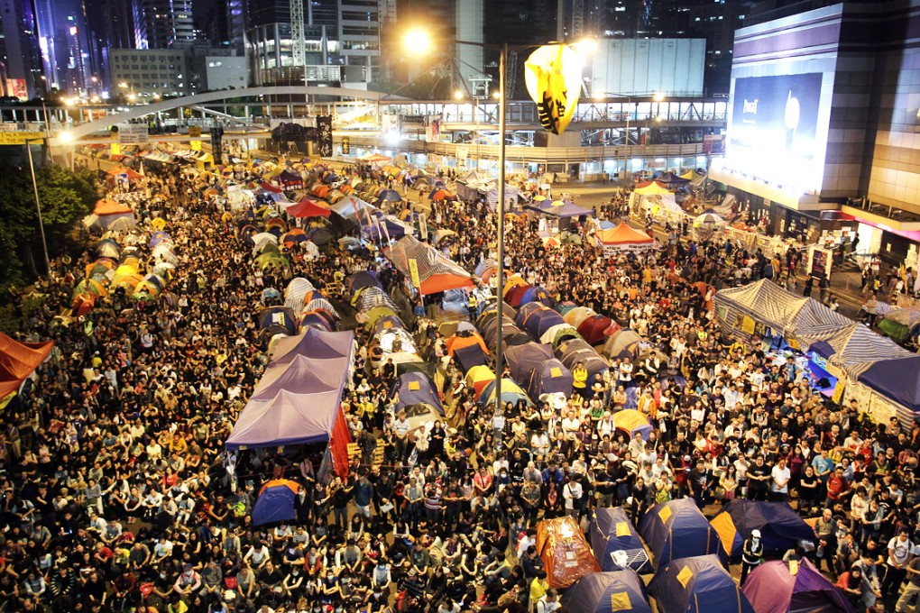 The occupied area on Connaught Road Central on November 30, 2014. According to yesterday's ruling, protesters must leave Connaught Road Central, from Edinburgh Place to Harcourt Road; Harcourt Road, from Edinburgh Place to Cotton Tree Drive, and Cotton Tree Drive, from Harcourt Road to Queensway. All China Express is to submit a plan by December 4, showing the areas covered by the court order. Photo: Dickson Lee