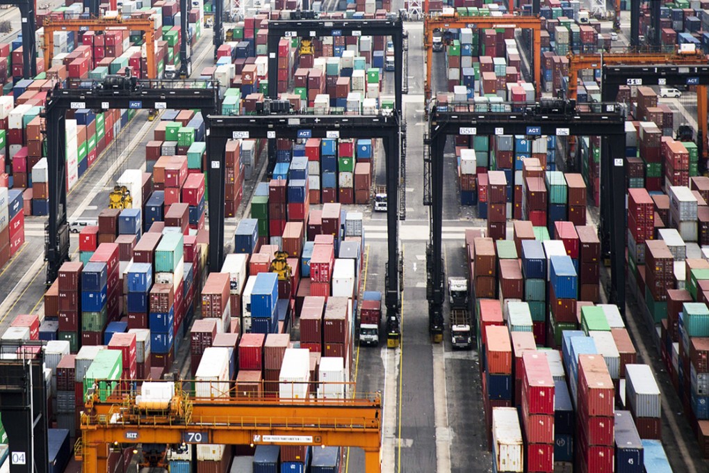 Kwai Tsing has suffered heavy congestion this year, forcing shipping lines to reroute and divert services to Shenzhen. Photo: Bloomberg