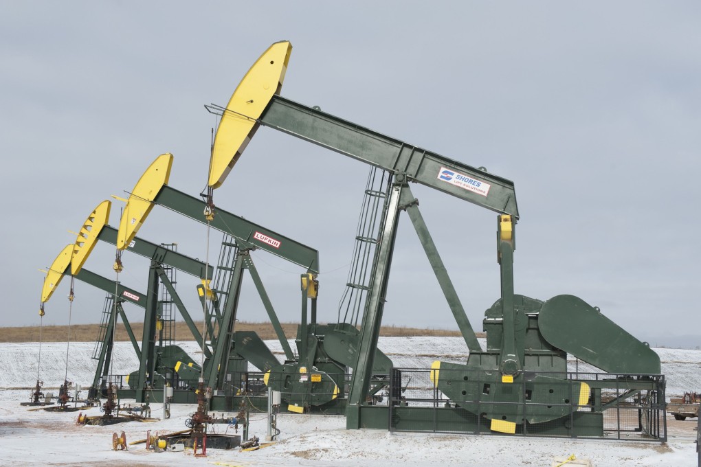 A line of oil wells in North Dakota captures the shale boom in the United States. Behavioural finance is a major factor in illuminating the more than 40 percent fall in oil prices in a matter of months. Photo: Reuters