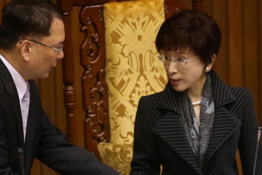 Hung Hsiu-chu (right) says all KMT members must help put the party back on track. Photo: CAN