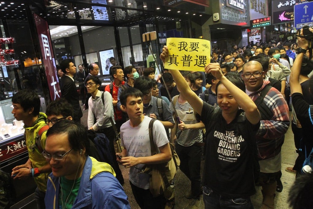 Protesters take to Mong Kok's footpaths. Photo: Edward Wong