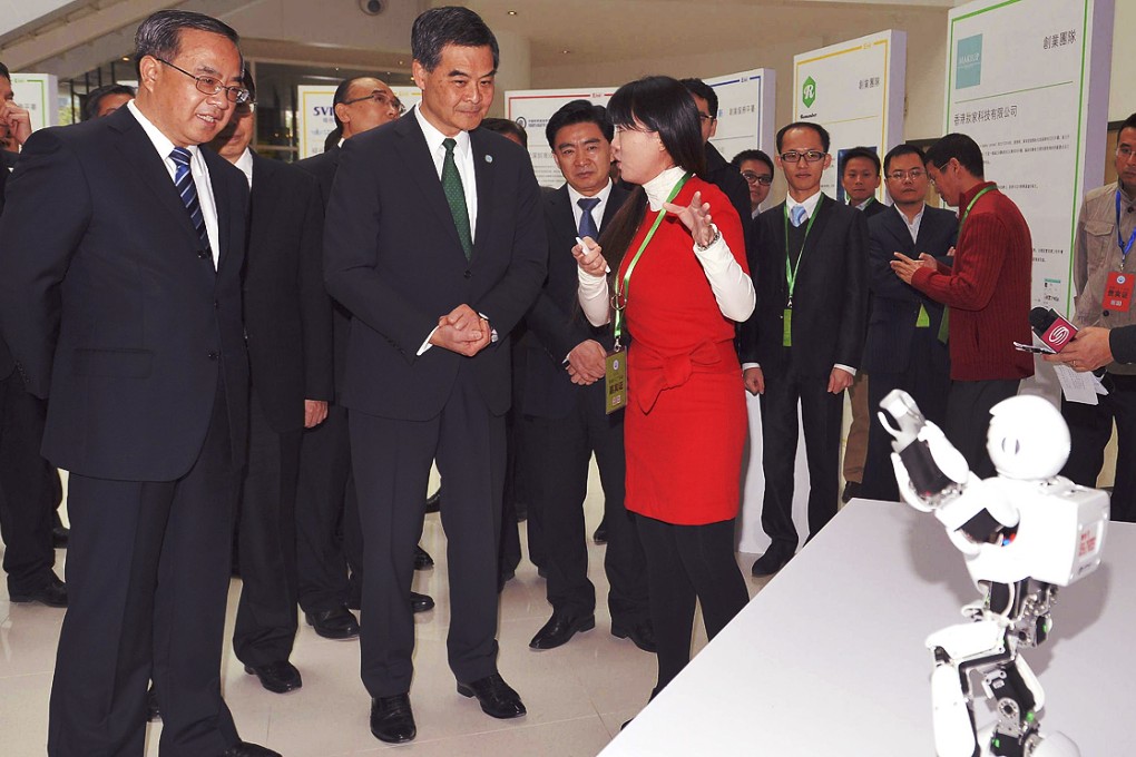Chief Executive Leung Chun-ying visits an exhibition at the Qianhai youth innovation and entrepreneur hub. Photo: SCMP