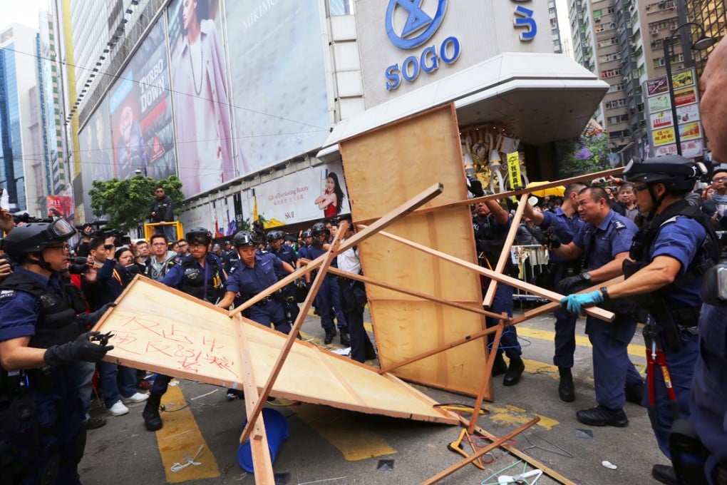Police have started clearing the camp in front of the Sogo shopping mall. Photo: Sam Tsang