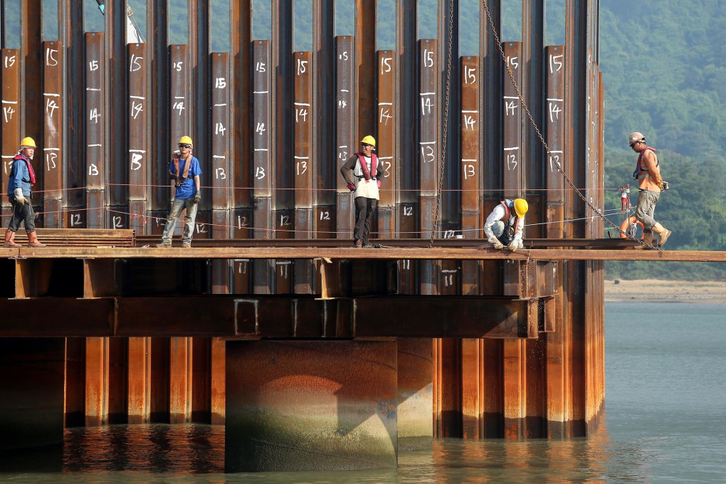 Workers on the Hong Kong-Zhuhai-Macau bridge. Photo: K.Y. Cheng