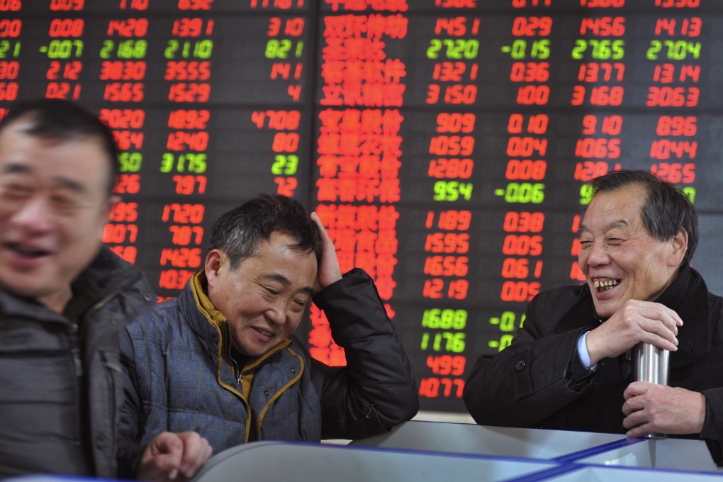 Investors share a light moment at a brokerage in Anhui. Photo: AP