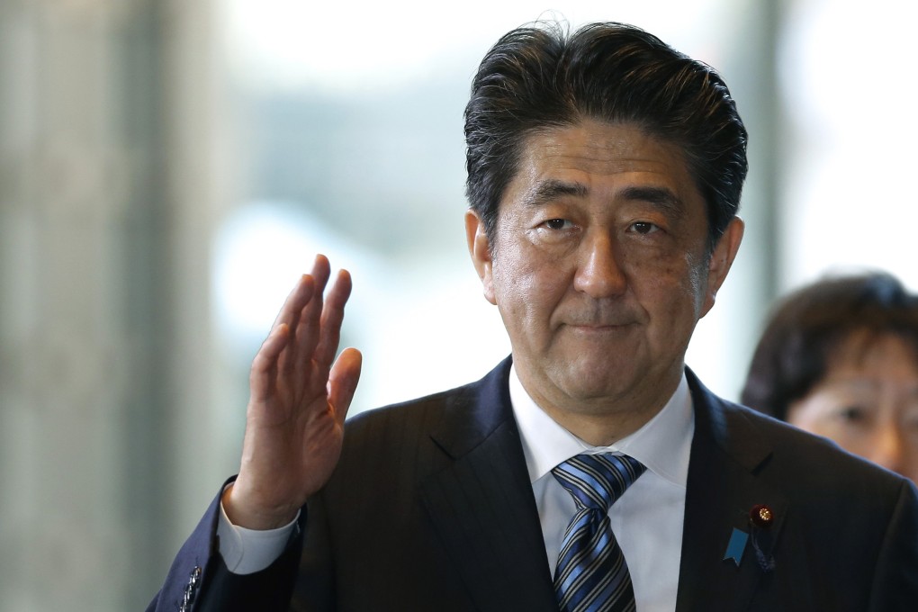 Shinzo Abe, Japan's prime minister, gestures as he arrives at the prime minister's official residence in Tokyo, Japan, on Wednesday, Dec. 24, 2014. Photo: Bloomberg
