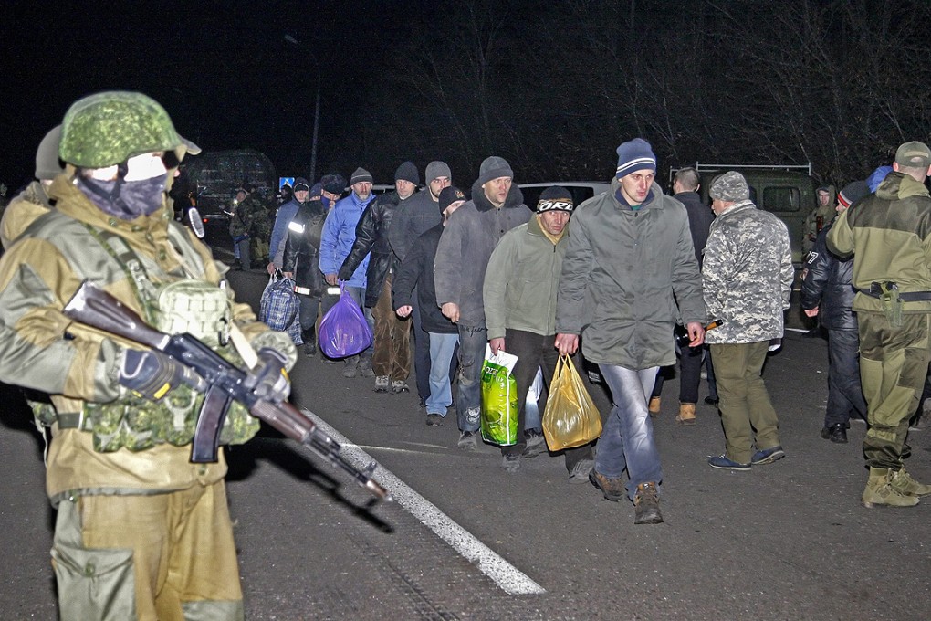 Ukrainian prisoners of war arrive to be traded. Photo: EPA