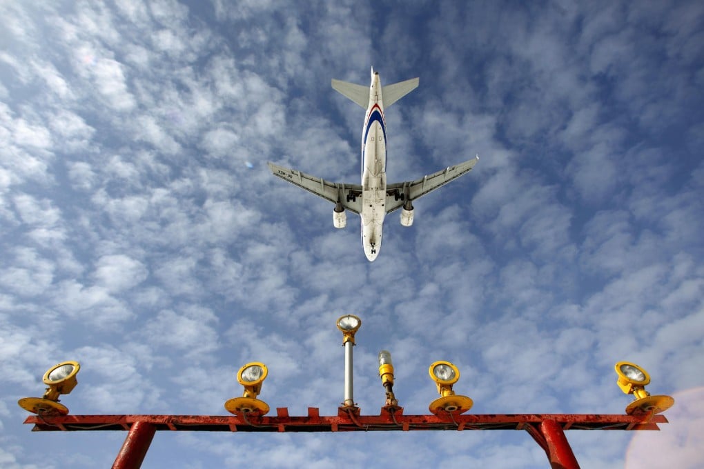 An Airbus A-319 jet prepares to land in Moscow. Photo: Reuters