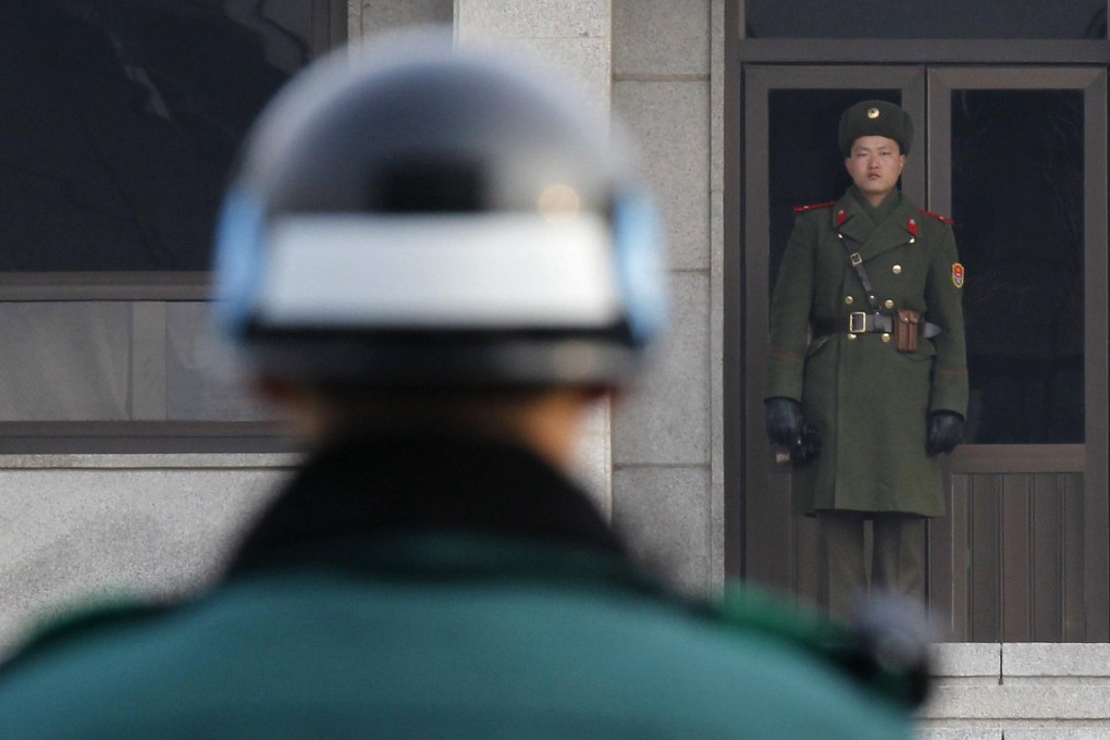North (right) and South Korean soldiers. Photo: Reuters