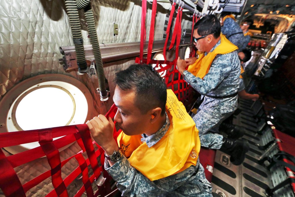 Singapore Air Force personnel search the Java Sea yesterday for any signs of the missing AirAsia jet that vanished on Sunday. Photo: AFP