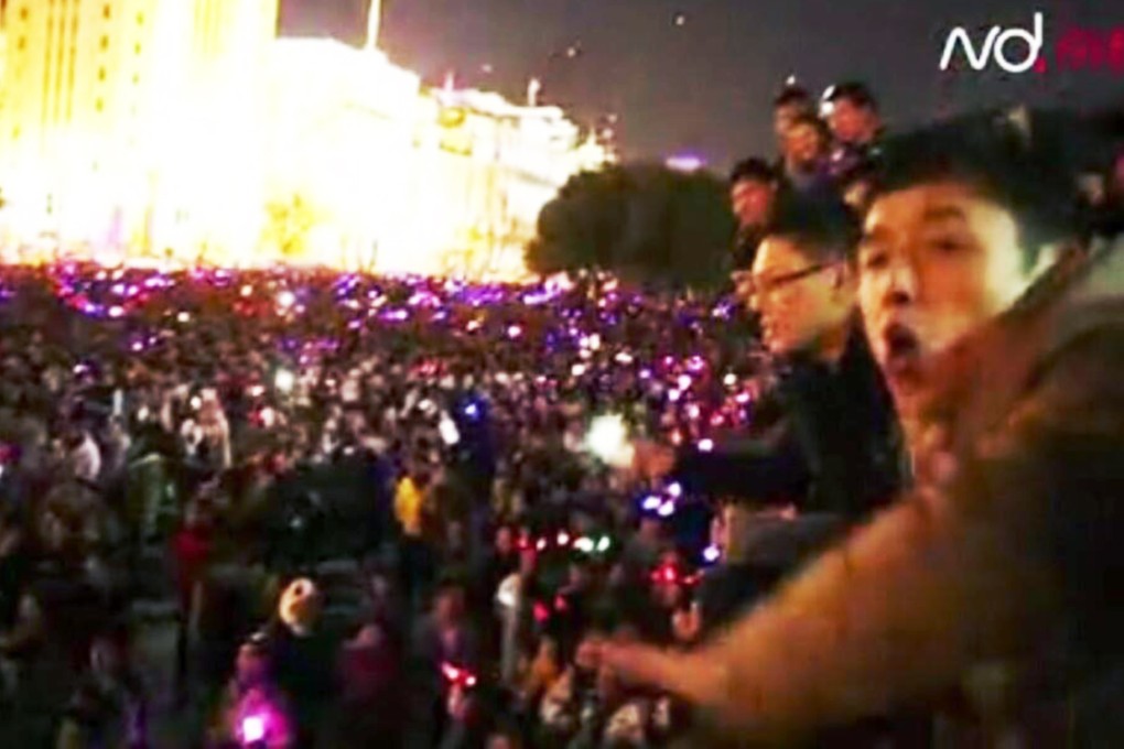 Youngsters warn of the danger and shout at the crowd to go back. Photo: SCMP Pictures