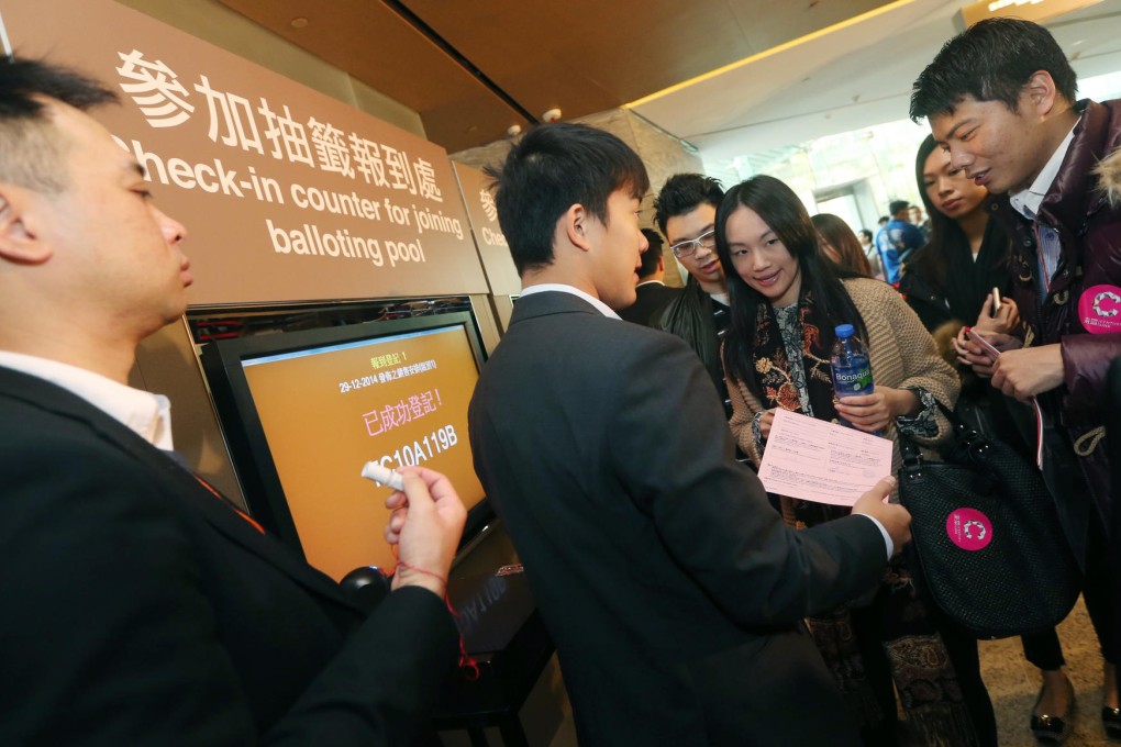 Potential buyers line up at the Century Link sales office in the International Commerce Centre yesterday. Photo: David Wong