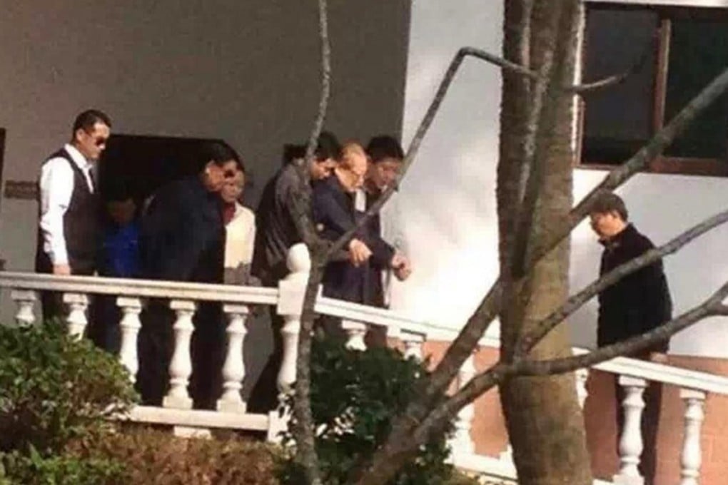 Former president Jiang Zemin and family members visit Dongshan Ridge in Hainan, in photos the park posted online. Photos: SMP