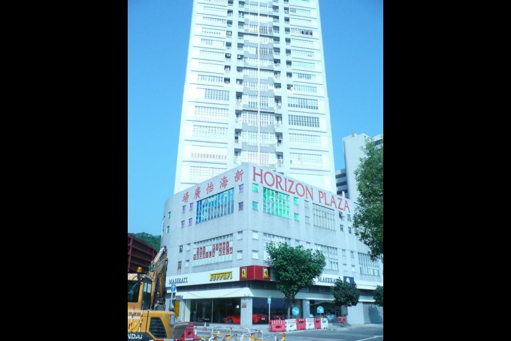 Horizon Plaza is packed with outlets of many upscale and famous brands. Photo by C.H. Lau