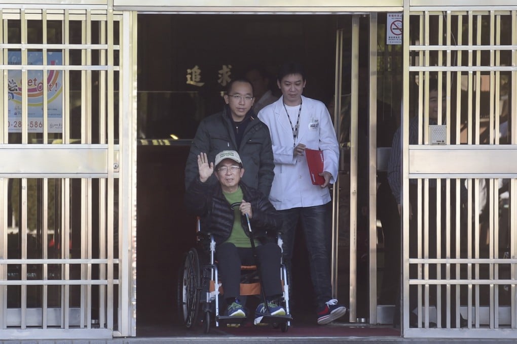 Chen Shui-bian waves as he leaves prison. Photo: AP