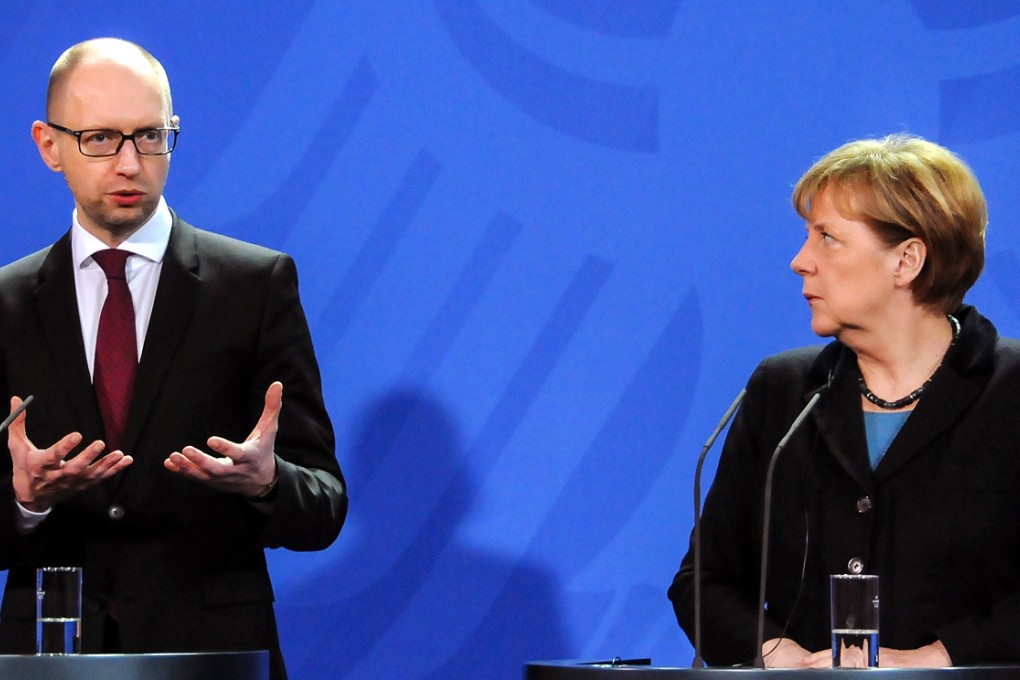 German Chancellor Angela Merkel (right) attend a press conference with Ukrainian Prime Minister Arseny Yatsenyuk in Berlin, Germany. Photo: Xinhua