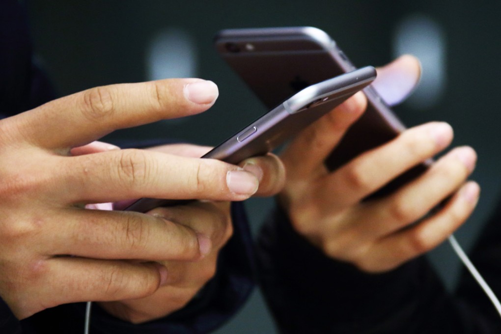 Three men stole 240 iPhone 6s from a warehouse in Haidian district by digging a hole through the wall. Photo: Bloomberg