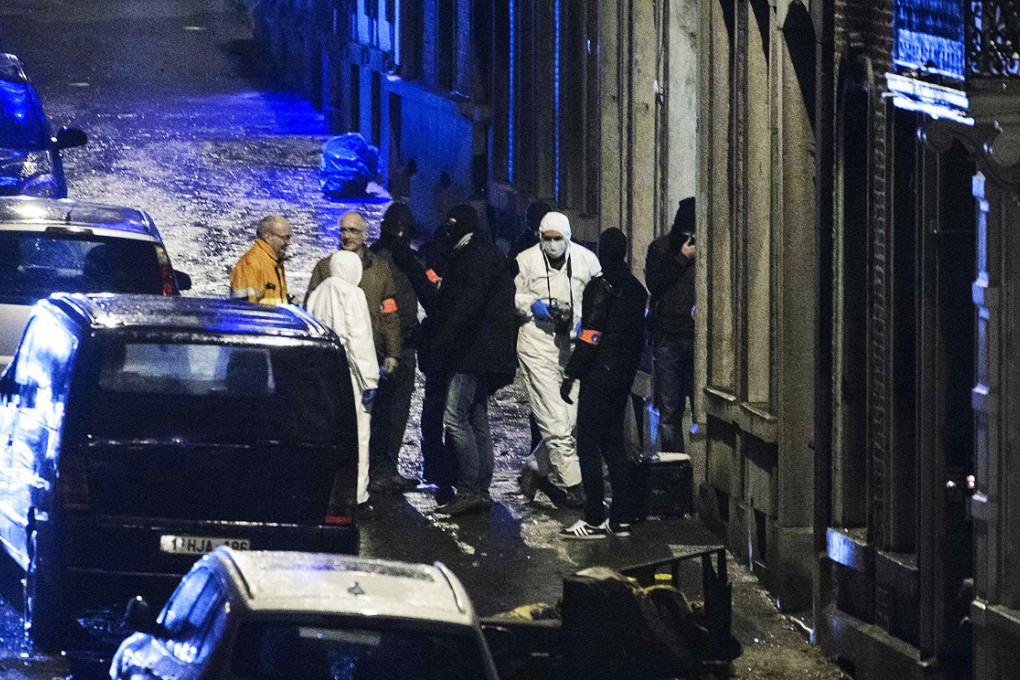 Belgian counter-terrorist block a road in the central city of Verviers where a gun battle raged as they raided an apartment. Photo: Reuters