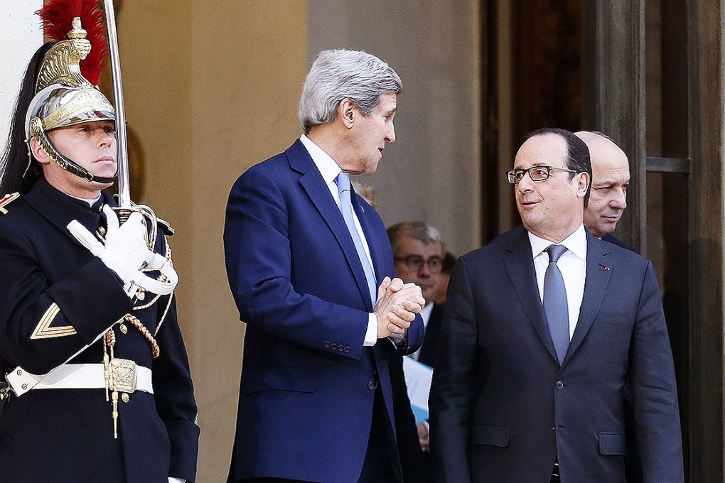 French president François Hollande bids farewell US Secretary of State John Kerry after a meeting at the Elysee Palace in Paris. Photo: AFP