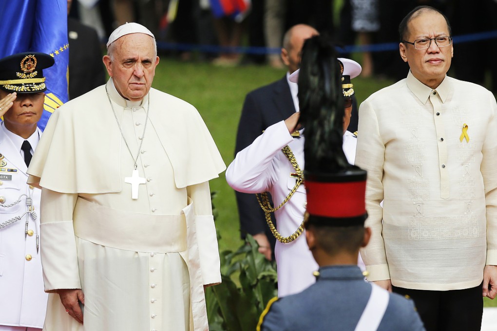 Pope Francis and President Benigno Aquino during a welcoming ceremony at the Presidential Palace grounds in Manila on Friday. Photo: AP