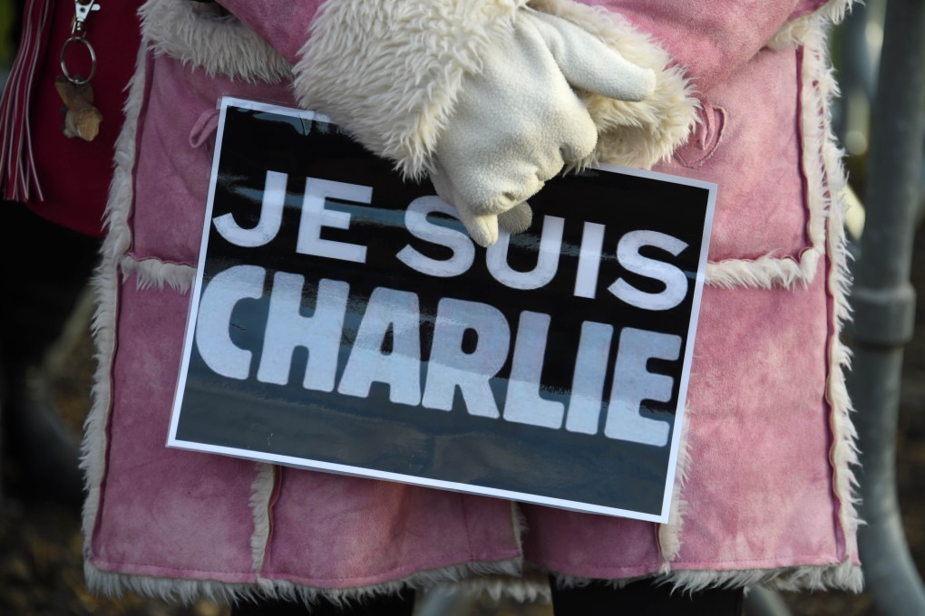 A woman holds a placard reading "Je suis Charlie" (I am Charlie) during the funeral of French cartoonist and Charlie Hebdo editor Stephane "Charb" Charbonnier. Photo: AFP