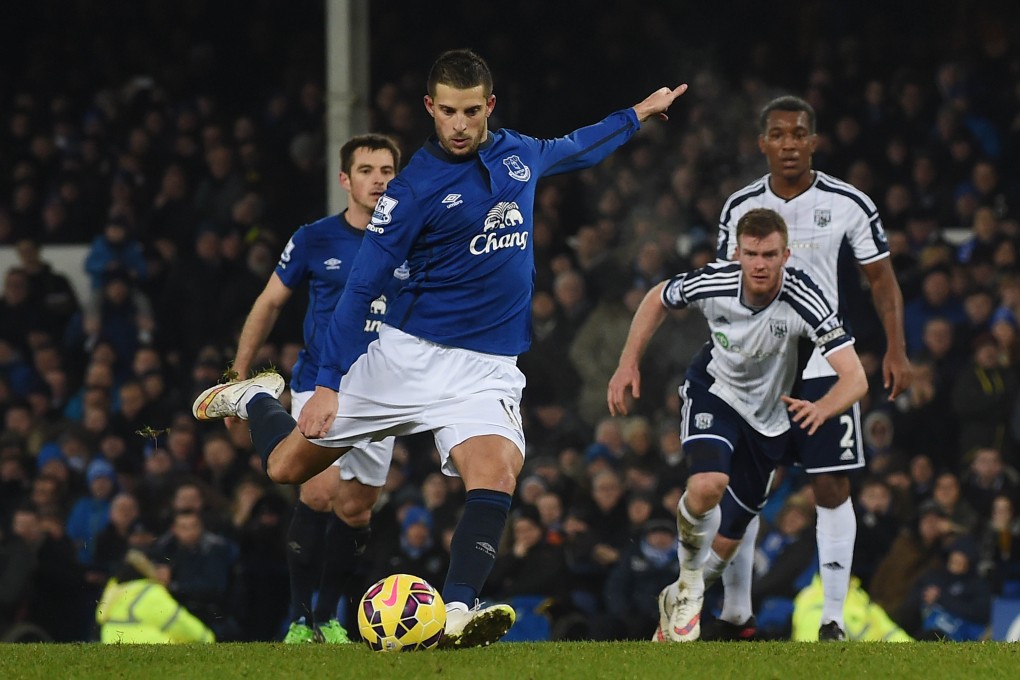 Kevin Mirallas takes his penalty. Photo: AFP