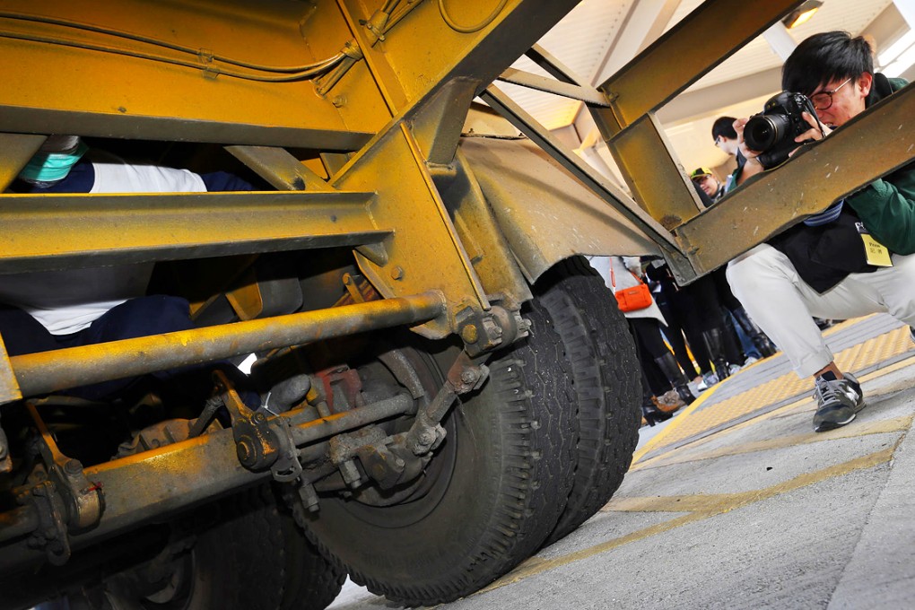 Illegal Vietnamese immigrants would be hidden in the hollow space next to the back wheels of trucks bound for Hong Kong. Photo: K.Y. Cheng