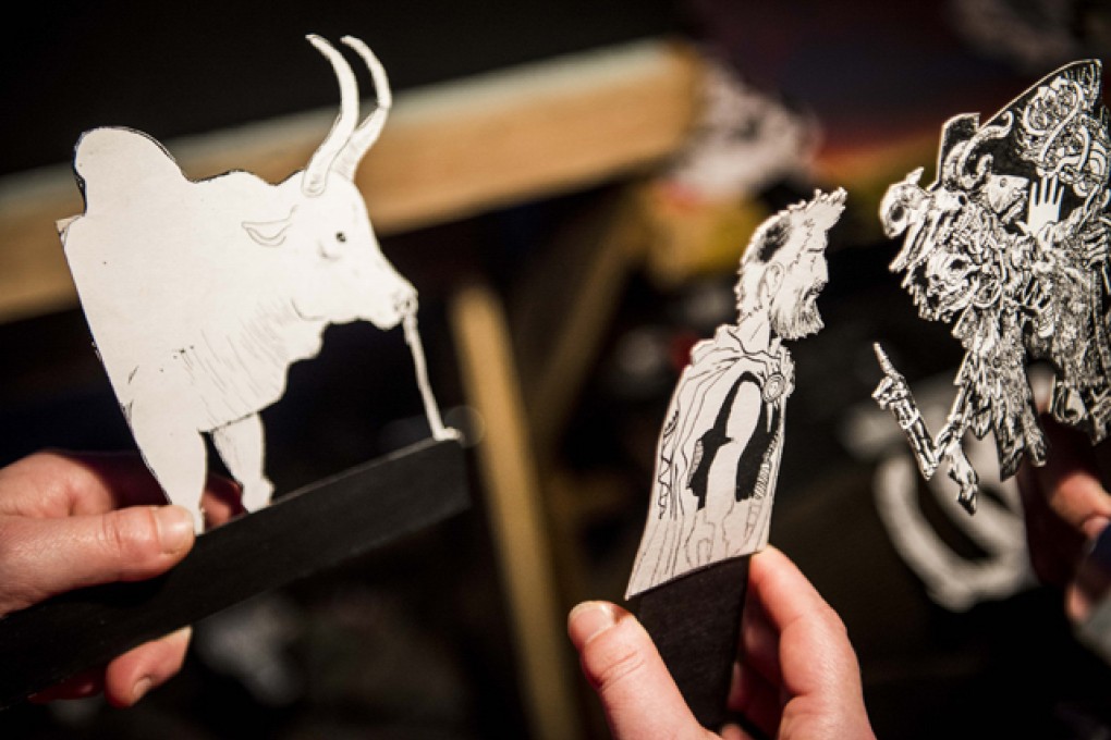 The Paper Cinema uses innovative techniques including live drawing and puppets to tell stories from Homer's Odyssey.