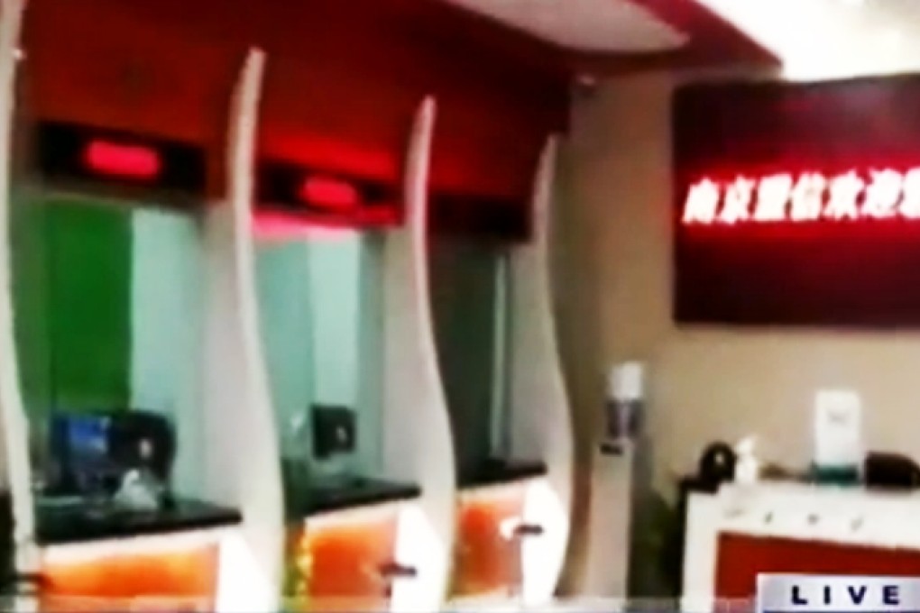 The fake bank in Nanjing's Pukou district, Jiangsu province, promised customers 2 per cent interest a week for their deposits. Photo: Nanjing Broadcast Station