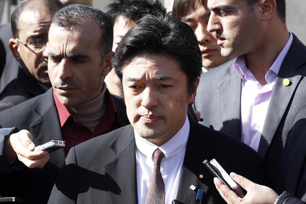 Vice-Foreign Minister Yasuhide Nakayama speaks to reporters in front of the Japanese embassy in Amman, Jordan. Photo: EPA