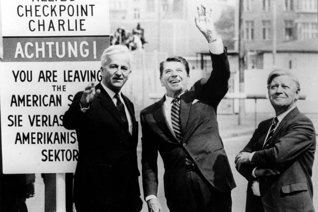 Richard von Weizsaecker (left) with Ronald Reagan, (centre) and then-West German Chancellor Helmut Schmidt in West Berlin. Photo: AP