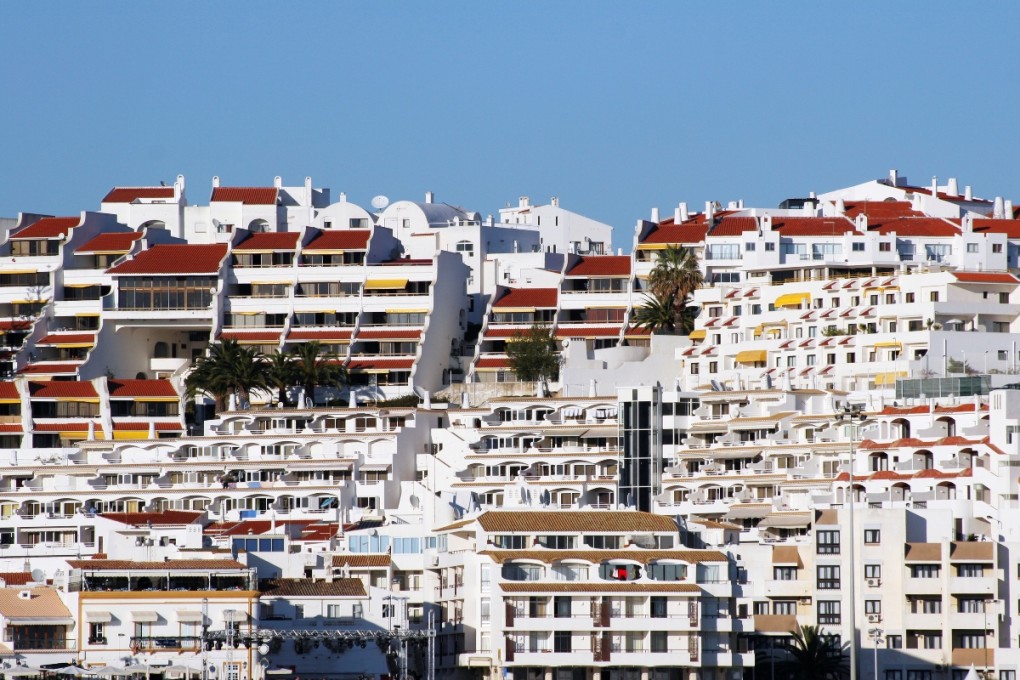 Rich Chinese among foreigners snapping up homes in Portugal