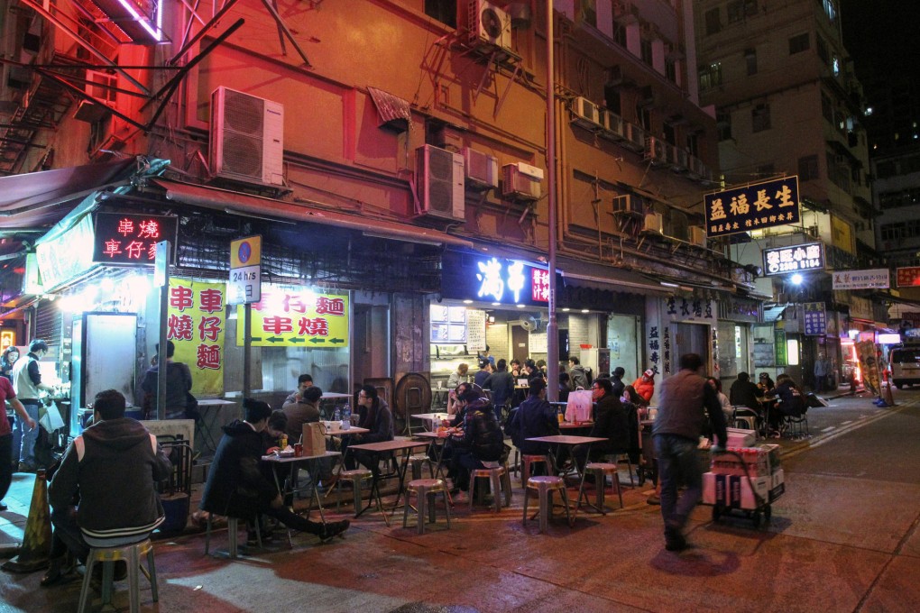Al fresco dining in Mong Kok. Photo: May Tse